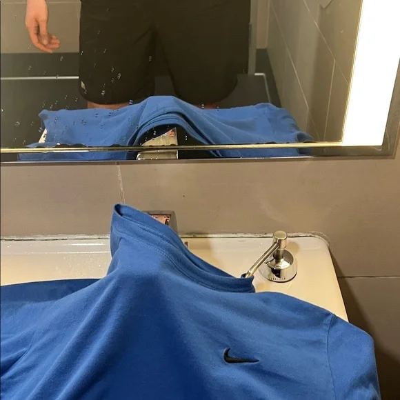 Nike gym shirt - Picture 2 of 7